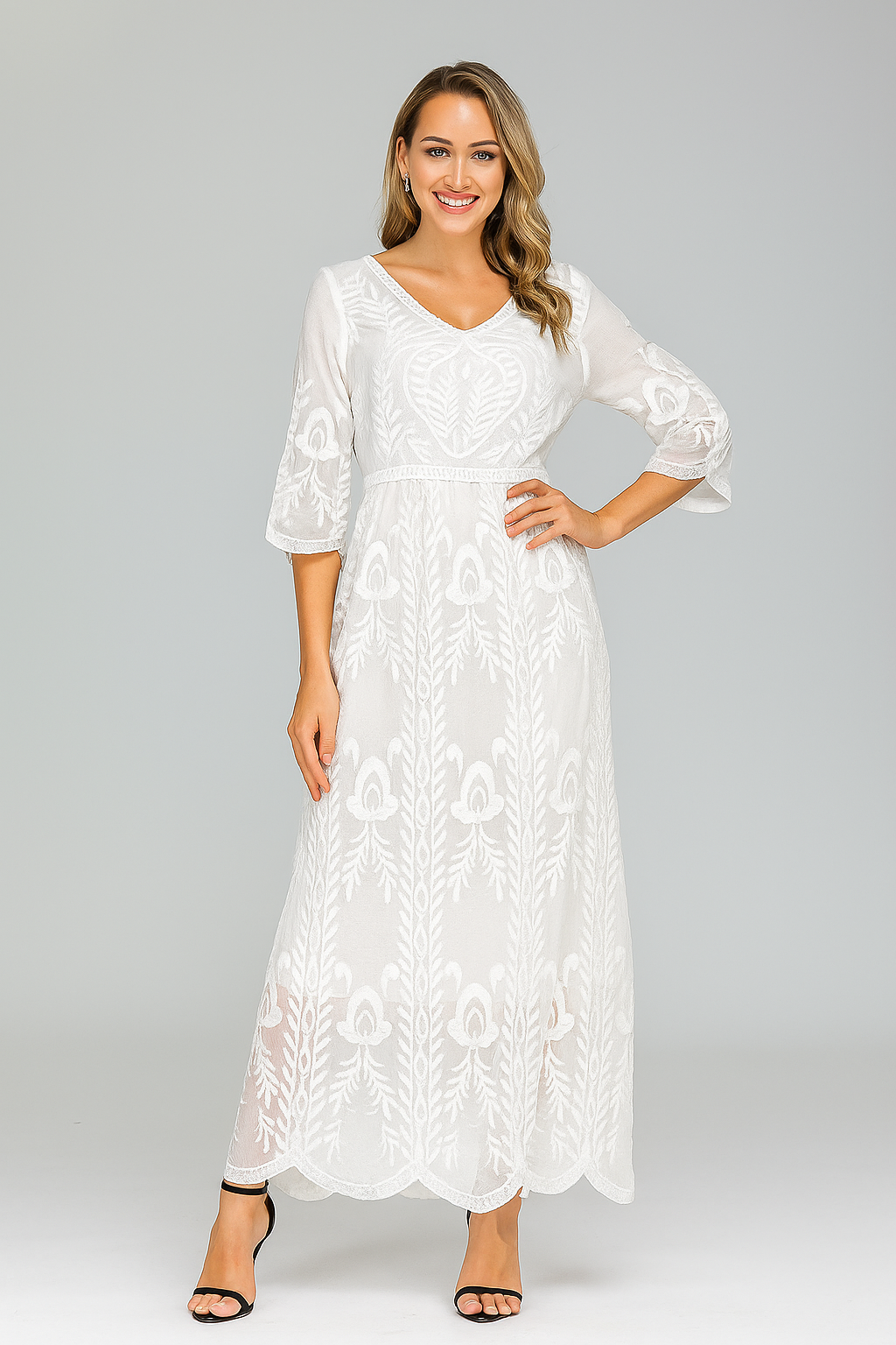 Robe longue blanche avec dentelle avec détails brodés